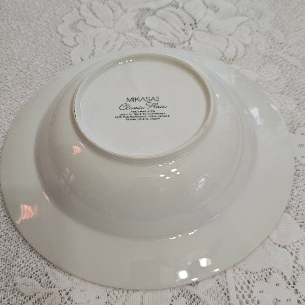 Mikasa Classic Flair Serving Bowl 10" white embossed Calla Lilies rim - Picture 6 of 8